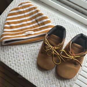 NWOT Timberland baby booties & Touque